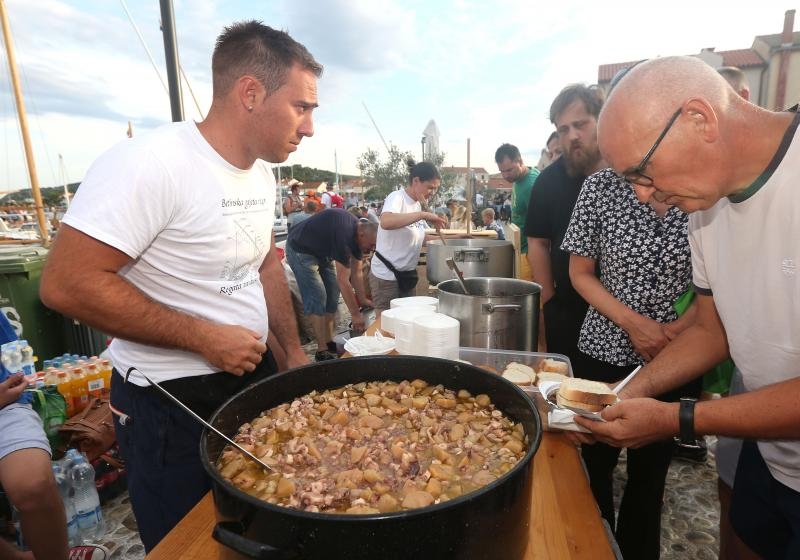 Betina: Održana 49. fešta od školjaka – Dan brganje. Photo: Duško Jaramaz/PIXSELL