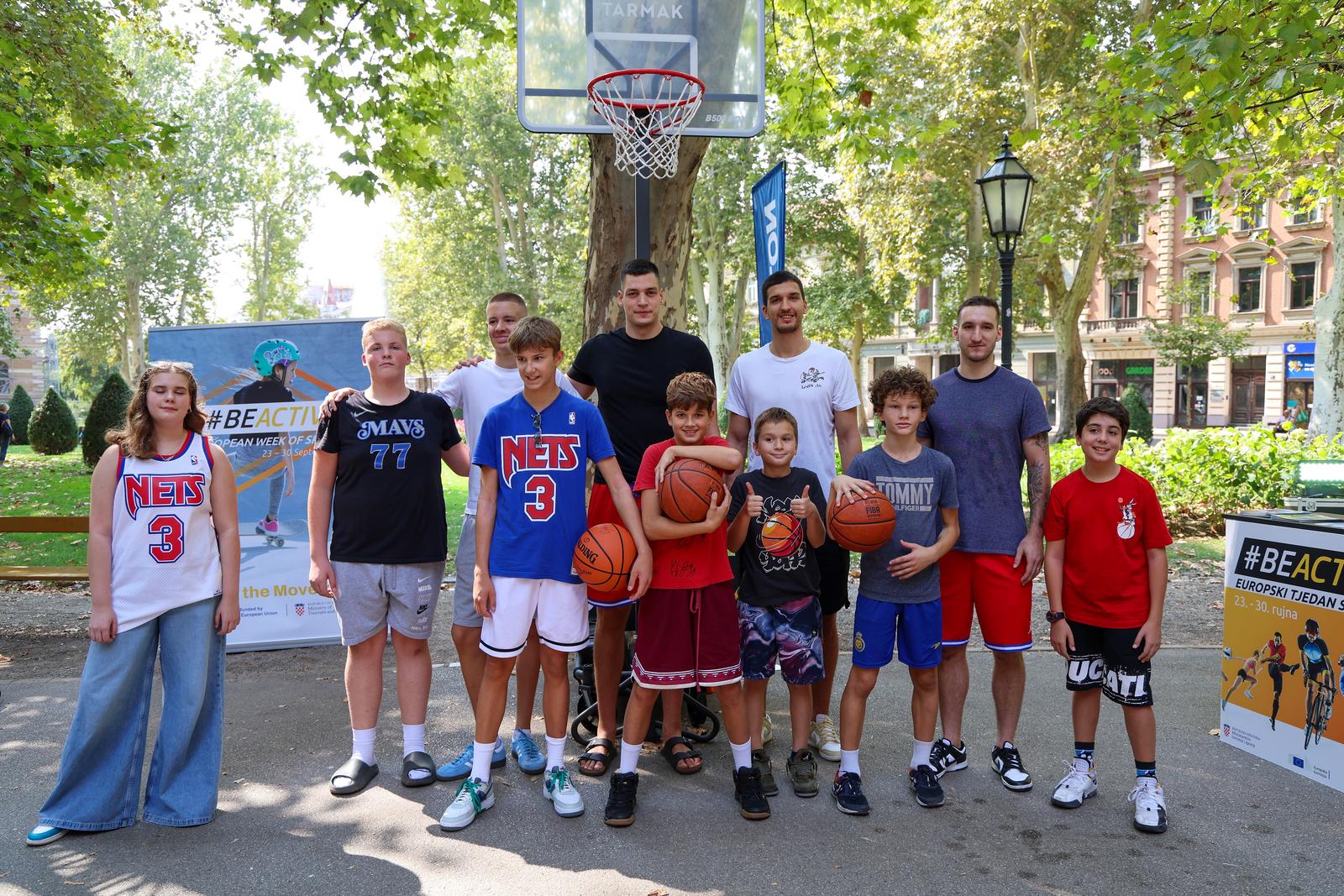 Druženje s košakašima povodom 60. rođendana Dražena Petrovića Druženje s košakašima povodom 60. rođendana Dražena Petrovića