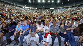 Zagreb, 010611.
Engleski pjevac Joe Cocker odrzao je veceras koncert u Areni Zagreb.
Na slici: publika.
Foto: Neja Markicevic / CROPIX