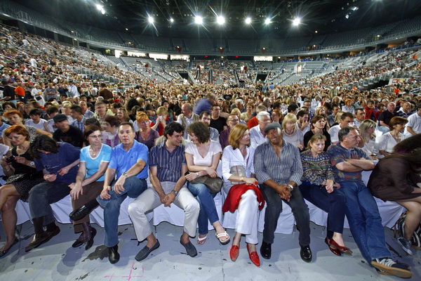 Zagreb, 010611.
Engleski pjevac Joe Cocker odrzao je veceras koncert u Areni Zagreb.
Na slici: publika.
Foto: Neja Markicevic / CROPIX