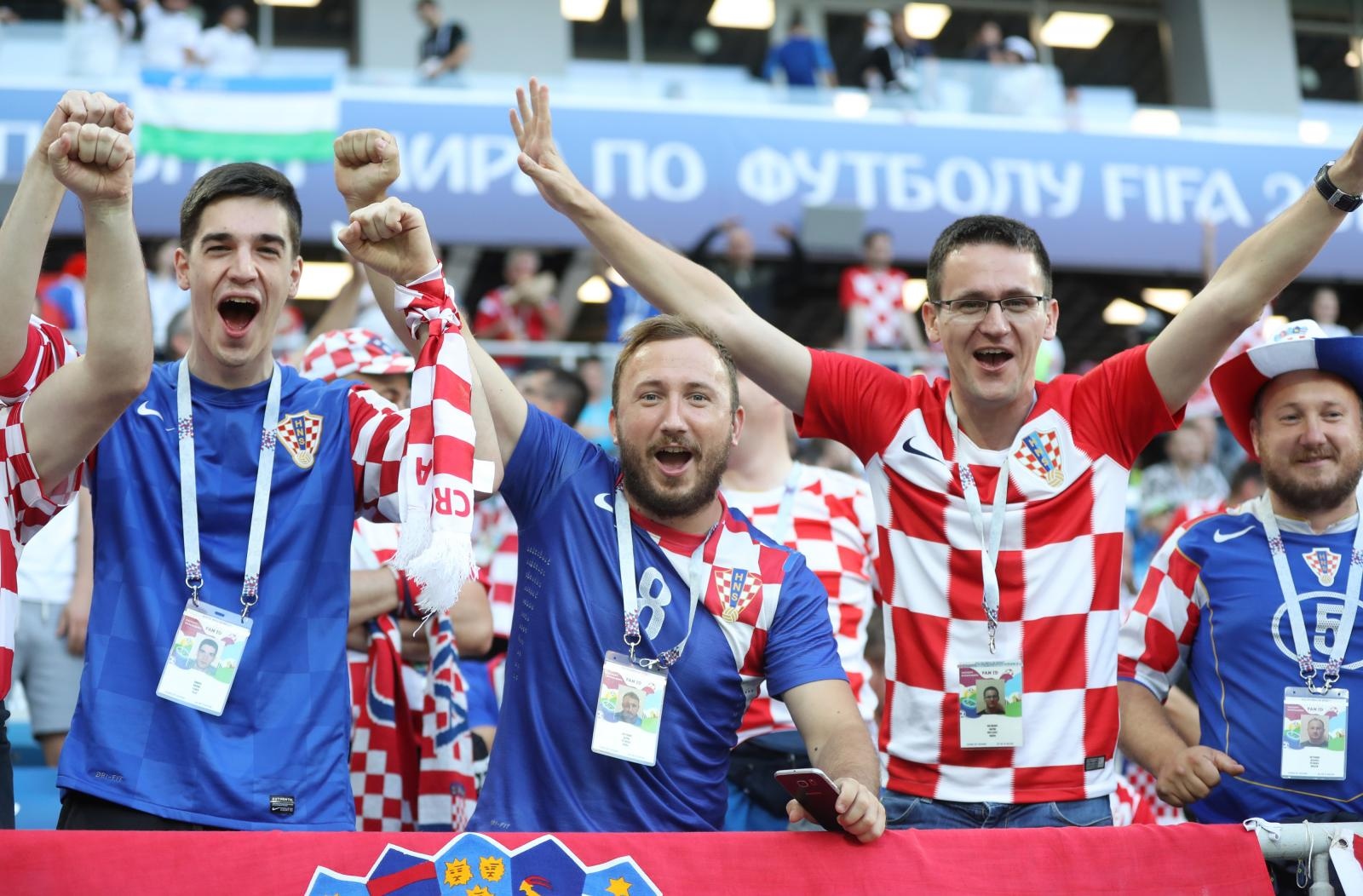 Veseli hrvatski navijači u kockicama ispunili Baltik Arenu u Kalinjingradu Veseli hrvatski navijači u kockicama ispunili Baltik Arenu u Kalinjingradu