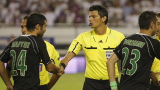 Split,190810.
Stadion Poljud.
Nogometna utakmica kvalifikacija za europsku ligu izmedju Hajduka i Unirea.
Na fotografiji: glavni sudac Antonio Damato.
Foto: Duje Klaric / CROPIX