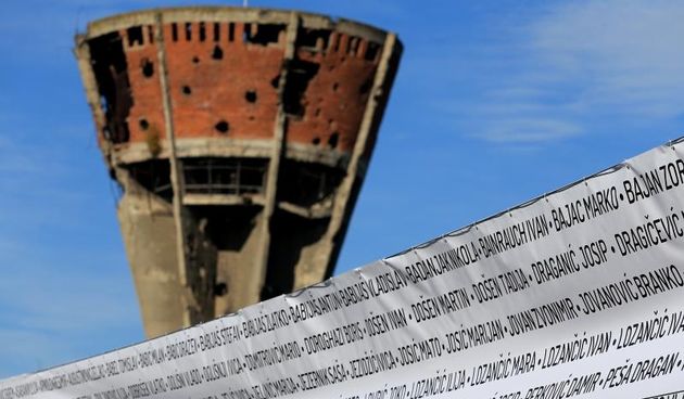 Na Mitnici postavljen banner dužine 210 metara s imenima heroja Vukovara, Foto: Davor Javorović/PIXSELL