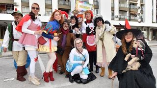 Karnevalska povorka okupila se na parkiralistu kod ‘Ljepotice’ a potom je krenula prema sredisnjem gradskom Trgu. Photo: Dino Stanin/PIXSELL