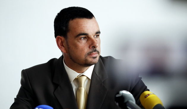 Zadar, 250112.
U 11 sati u prostorijama PU Zadarske odrzana je konferencija za novinare u vezi ubojstva koje se dogodilo sinoc u selu Pridraga gdje je sin oca ubio sjekirom. 
Na slici: konferenciju je odrzao glasnogovornik policije Elis Zodan 
Foto: Jure