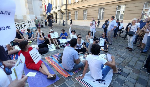 Otočani Markov trg pretvorili u plažu