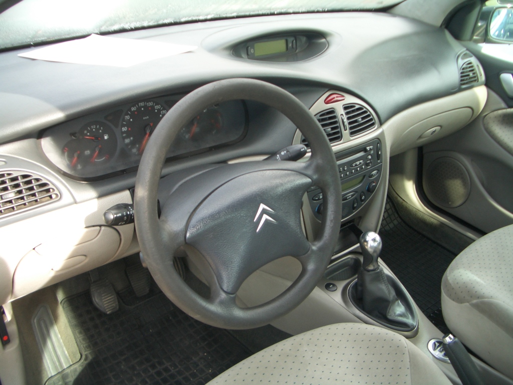 3. Citroen C5 2.0 HDI interijer