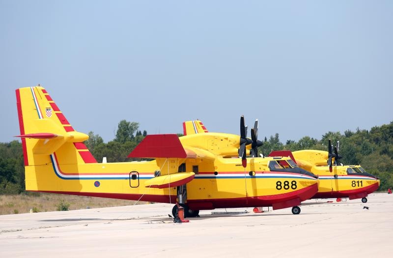 Plenković i Krstičević posjetili zračnu bazu Zemunik i protupožarnu eskadrilu Plenković i Krstičević posjetili zračnu bazu Zemunik i protupožarnu eskadrilu