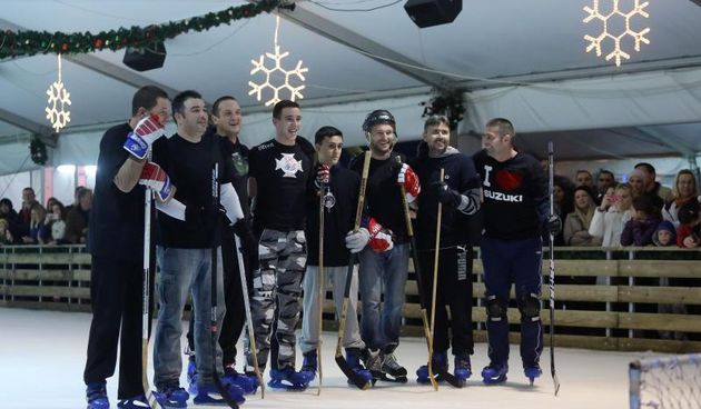 Zadarski hokejaši izazvali su splitske te su se sastali na zadarskom Forumu kako bi odigrali prijateljsku utakmicu.  Photo: Filip Brala/PIXSELL