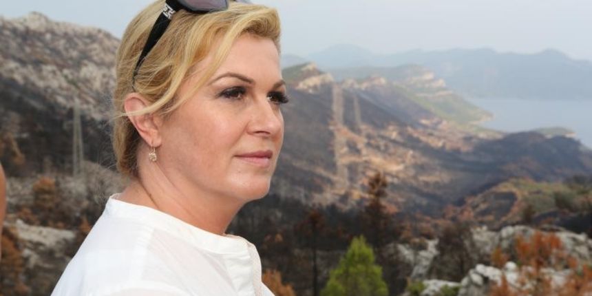11.08.2015., Orebic – Predsjednica Republike Hrvatske Kolinda Grabar-Kitarovic obisla je opozarena podrucja u opcini Orebic. Photo: Grgo Jelavic/PIXSELL 11.08.2015., Orebic – Predsjednica Republike Hrvatske Kolinda Grabar-Kitarovic obisla je opozarena podrucja u opcini Orebic. Photo: Grgo Jelavic/PIXSELL