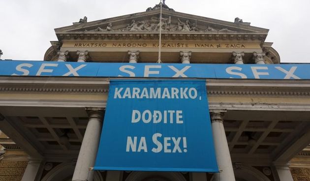 Poruka Tomislavu Karamarku na procelju HNK Ivana pl. Zajca, Karamarko dodjite na SEX! Photo: Goran Kovacic/PIXSELL