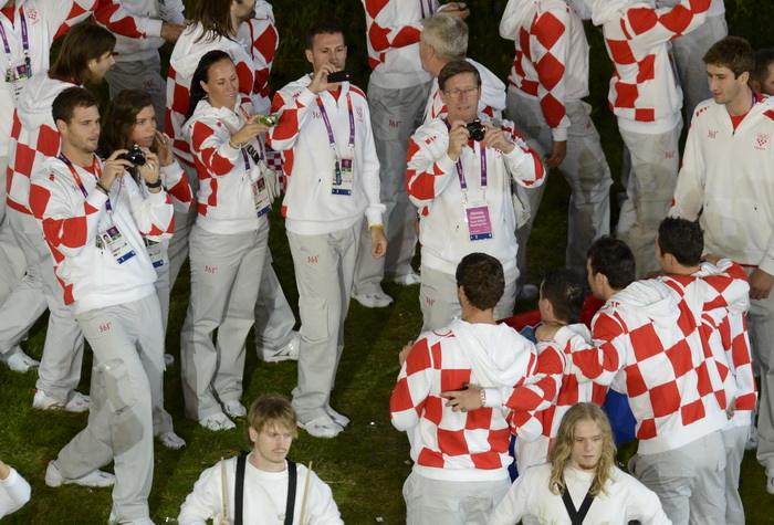 London, 270712.
Olimpijski stadion.
Svecano otvaranje Olimpijskih Igra u Londonu.
Na fotografiji: hrvatski sportasi u defileu, rukometni golman Venio Losert nosi zastavu.
Foto: Drago Sopta / CROPIX