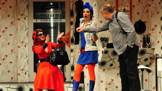 Zadar, 4.12.2012. snimio: Nenad Marčev
Zagrebačko gradsko kazalište Komedija
Paul Pörtner
Čisto ludilo
redateljica: Nina Kleflin
igraju: Vid Balog, Nina Kaić Madić,
Igor Mešin, Damir Lončar, Saša Buneta,
Jasna Palić Picukarić
Velika dv Zadar, 4.12.2012. snimio: Nenad Marčev
Zagrebačko gradsko kazalište Komedija
Paul Pörtner
Čisto ludilo
redateljica: Nina Kleflin
igraju: Vid Balog, Nina Kaić Madić,
Igor Mešin, Damir Lončar, Saša Buneta,
Jasna Palić Picukarić
Velika dv