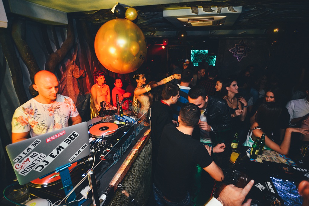 Votka party u Svarog Baru, Foto: Iva Perinčić Votka party u Svarog Baru, Foto: Iva Perinčić