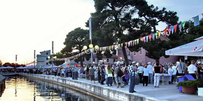 7. Festival izvorne hrane, pića, gastronomskih delicija, izvornog suvenira i folklora “Biogradski stol”, Foto: Leonard Kvarantan 7. Festival izvorne hrane, pića, gastronomskih delicija, izvornog suvenira i folklora “Biogradski stol”, Foto: Leonard Kvarantan