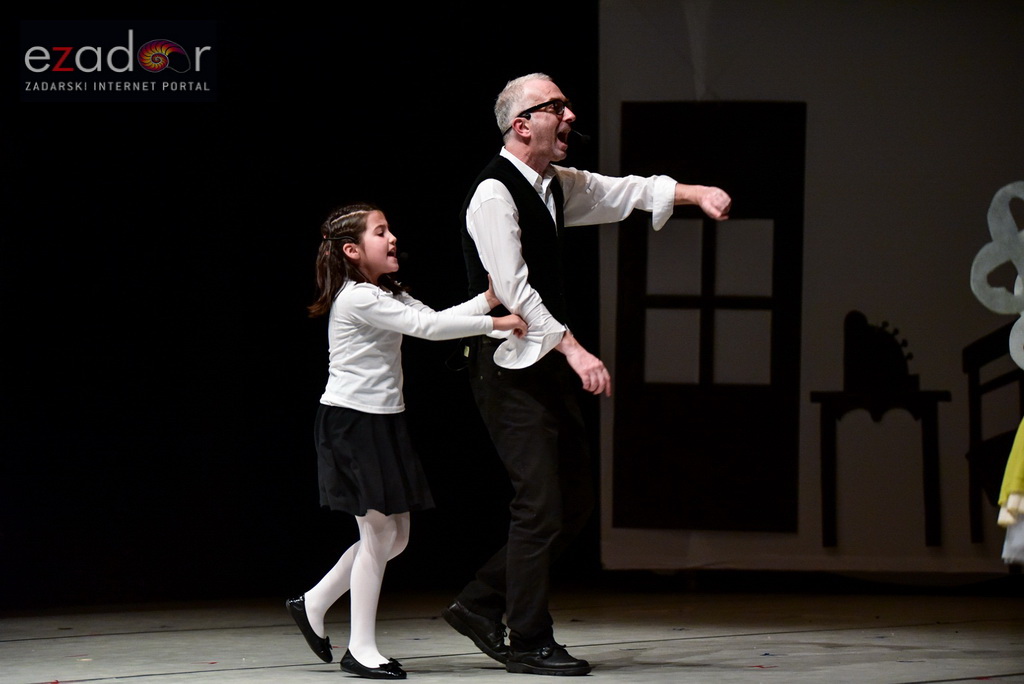 Predstava “Odgojoj” Plesne udruge Gesta u HNK Zadar