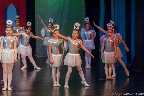 HNK Zadar: Bajka.hr Plesne udruge Gesta, Foto: Željko Karavida HNK Zadar: Bajka.hr Plesne udruge Gesta, Foto: Željko Karavida