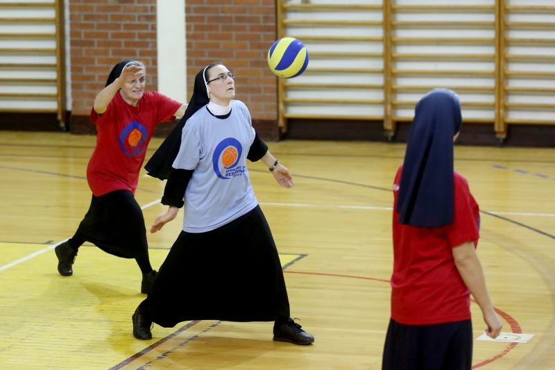 Zagreb: Sportske igre redovnica u OŠ Mato Lovrak. Photo: Goran Jakus/PIXSELL