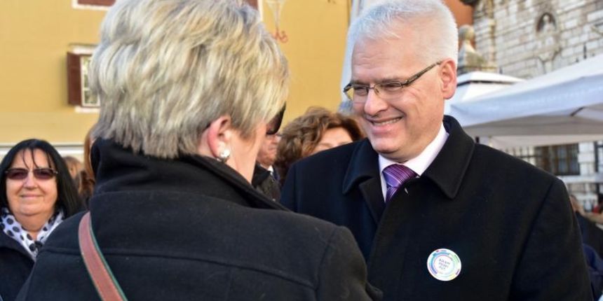 Ivo Josipović prošetao gradskim ulicama i družio se s građanima, foto: Dino Stanin/PIXSELL