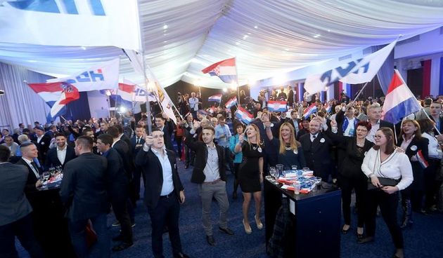 Zagreb – Docek rezultata parlamentarnih izbora u stozeru Hrvatske demokratske zajednice u restoranu Gastro Globus. Photo: Goran Stanzl/PIXSELL Autor  Goran Stanzl/PIXSELL Ključne riječi  slavlje, dolazak, HDZ, hrvatska zastava, docek, proslava, 18 rodjend
