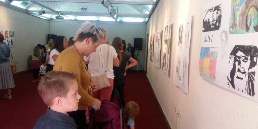 U Znanstvenoj knjižnici otvorena izložba radova Udruge “Art.A” U Znanstvenoj knjižnici otvorena izložba radova Udruge “Art.A”