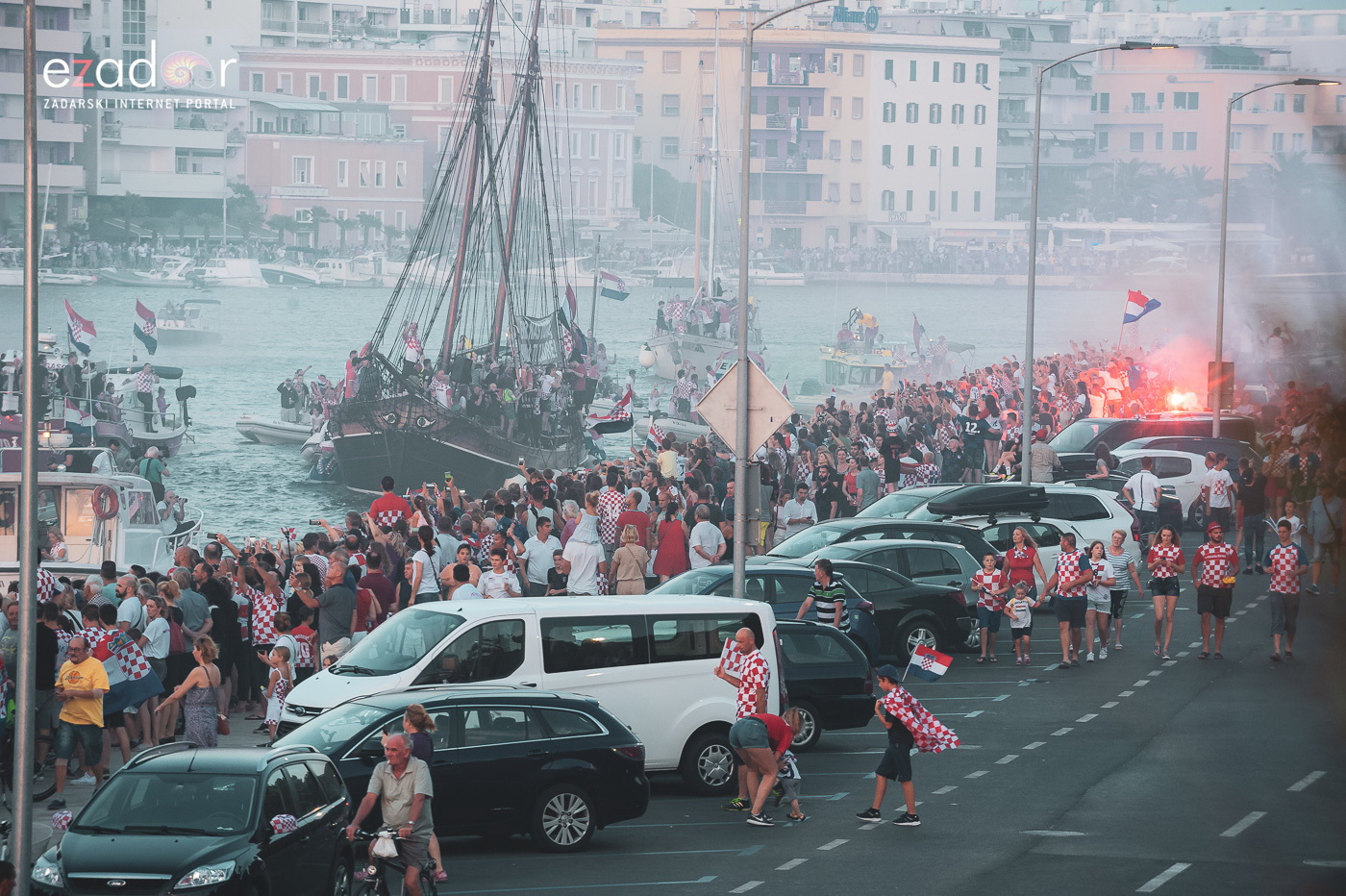 Zadar priredio čudesan doček svojim Vatrenim herojima (1)