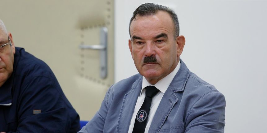 U prostorijama HVIDR-e odrzana je izvanredna konferencija za medije UDHOS Zagreb na temu spomen ploce za poginule pripadnike HOS-a u Jasenovcu. Marko Skejo. U prostorijama HVIDR-e odrzana je izvanredna konferencija za medije UDHOS Zagreb na temu spomen ploce za poginule pripadnike HOS-a u Jasenovcu. Marko Skejo.