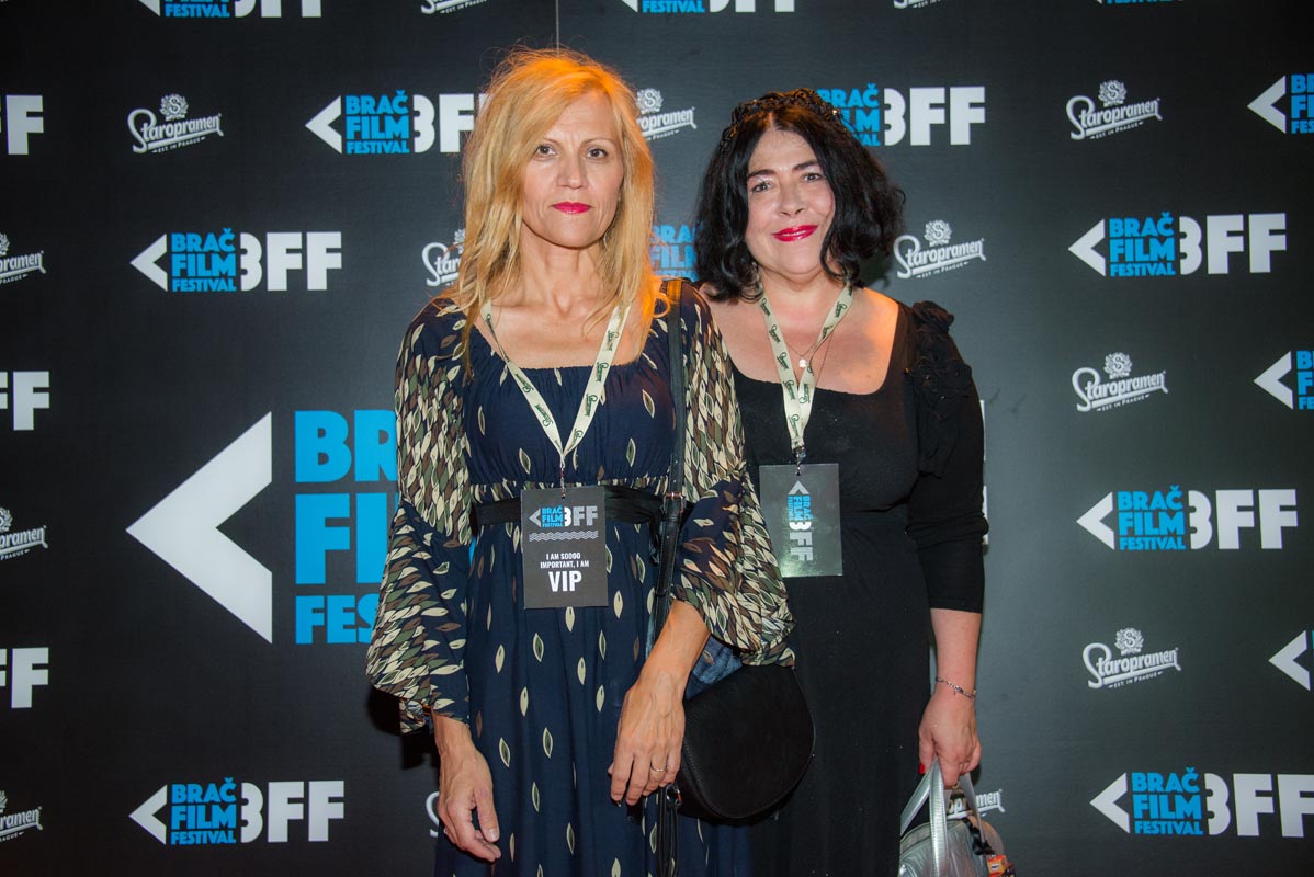 Uz prepuno kina i brojna poznata lica otvoren 3. Brač Film Festival, stigla i Tihana Lazović