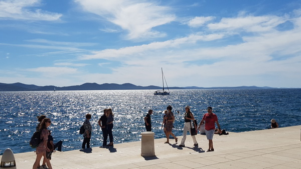 Prekrasno subotnje poslijepodne na zadarskoj rivi. Foto: Mladen Malik