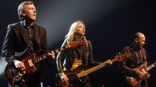 Varazdin, 051210.
U gradskoj sportskoj dvorani na Dravi odrzava se humanitarna akcija “U rukama andjela” u kojoj se skuplja novac za projekt Asistent u nastavi.
Na koncertu nastupaju Bambi Molesters, Feminem
Gibonni, Jaques, Klapa Kampanel, Lana Jurcevic,