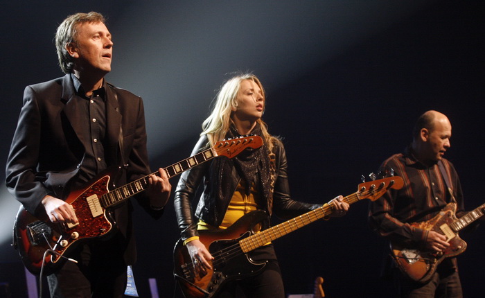 Varazdin, 051210.
U gradskoj sportskoj dvorani na Dravi odrzava se humanitarna akcija “U rukama andjela” u kojoj se skuplja novac za projekt Asistent u nastavi.
Na koncertu nastupaju Bambi Molesters, Feminem
Gibonni, Jaques, Klapa Kampanel, Lana Jurcevic,