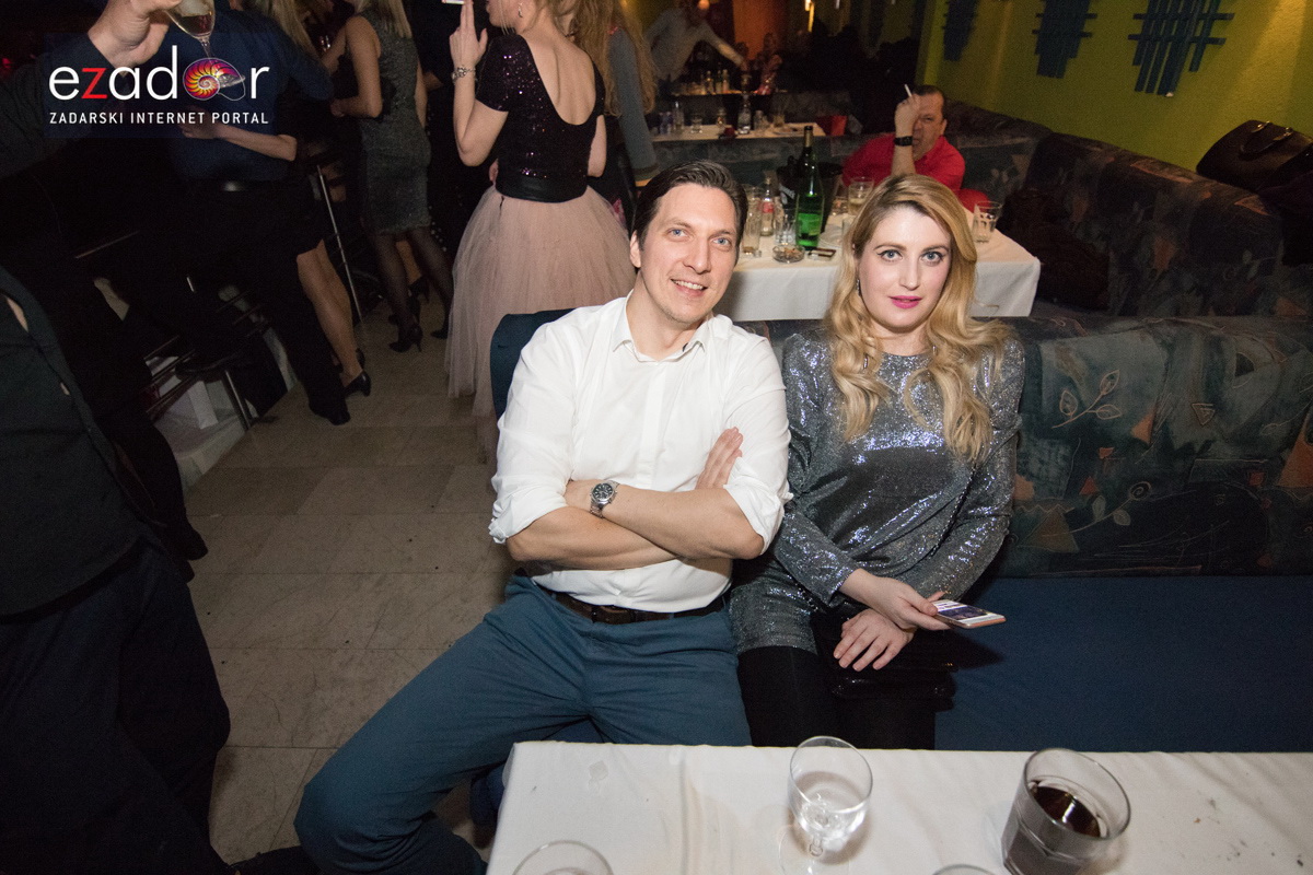 Ludnica u Saturnusu: Najbolji doček u svemiru i šire Ludnica u Saturnusu: Najbolji doček u svemiru i šire