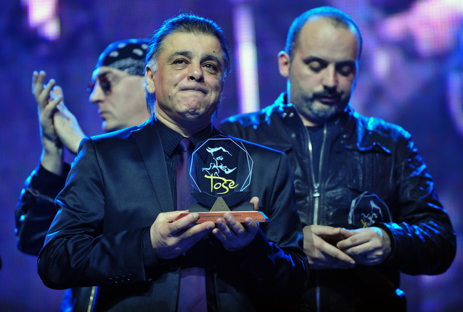 Skoplje, 240110.
Humanitarni koncert odrzan u Skoplju na kome su izvodjaci premijerno pjevali pjesme koje je komponirao Tose Proeski.
Na fotografiji: Aki Rahimovski i Toni Cetinski.
Foto: Maja Zlatevska / CROPIX Skoplje, 240110.
Humanitarni koncert odrzan u Skoplju na kome su izvodjaci premijerno pjevali pjesme koje je komponirao Tose Proeski.
Na fotografiji: Aki Rahimovski i Toni Cetinski.
Foto: Maja Zlatevska / CROPIX