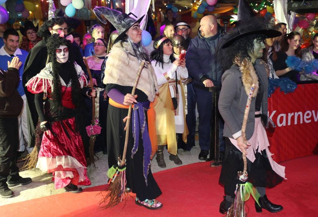 Virske maškare 2017: Karnevalske igre i koncert grupe Vista Virske maškare 2017: Karnevalske igre i koncert grupe Vista