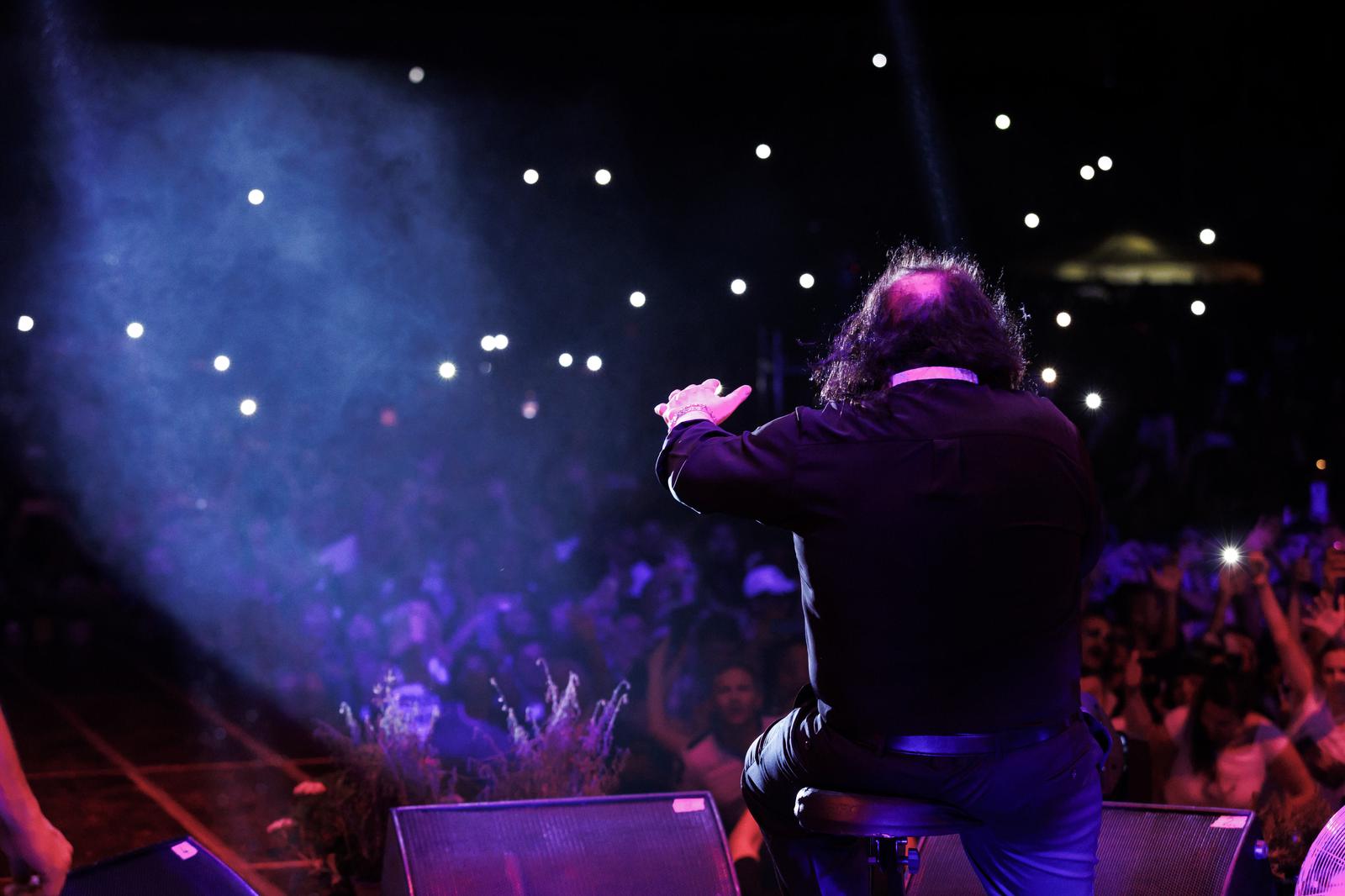 Mišo Kovač i prijatelji na Starom placu u Splitu Mišo Kovač i prijatelji na Starom placu u Splitu