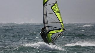 Zadar: Surferi uživaju u valovima koje je prouzročilo snažno jugo, Photo: Filip Brala/PIXSELL