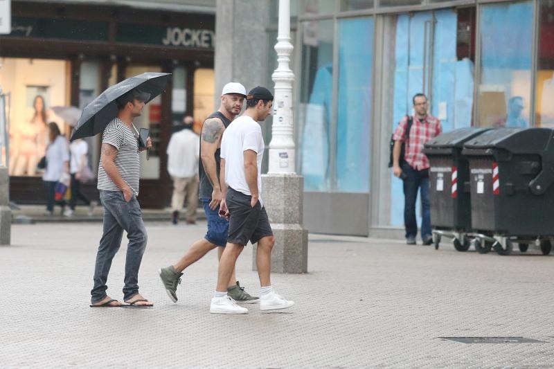 Zagreb: Ricky Martin prošetao gradom u društvu partnera Jwana i Viktora Drage Zagreb: Ricky Martin prošetao gradom u društvu partnera Jwana i Viktora Drage