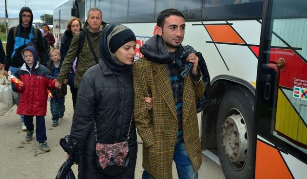 Izbjeglice su pocele pristizati iz Srbije novim koridorom kroz sumu pokraj Strosinaca. Prevoze ih u grupama autobusima do vlaka koji stoji tridesetak kilometara dalje na robnom terminalu RO-LO Spacva, potom odlaze vlakom u Madjarsku. Nije potpuno sigurno