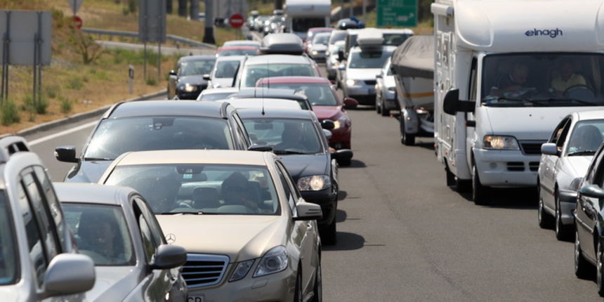 Zadar, 230712.
Orkanska bura otezava promet diljem jadranske obale. Velike guzve stvorile su se na autocesti te na prilazu paskom mostu.
Foto: Jure Miskovic / CROPIX Zadar, 230712.
Orkanska bura otezava promet diljem jadranske obale. Velike guzve stvorile su se na autocesti te na prilazu paskom mostu.
Foto: Jure Miskovic / CROPIX