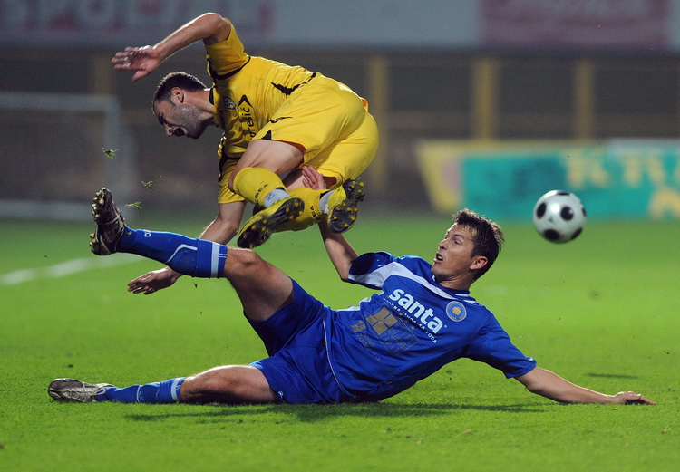 Zapresic, 151010.
Stadion NK Inter, 1. HNL, 11. kolo, seniori, susret NK Inter i NK Zadar.
Na slici: Arber Abilaliaj 9, Ferdo Milan 7.
Foto: Damir Krajac / CROPIX Zapresic, 151010.
Stadion NK Inter, 1. HNL, 11. kolo, seniori, susret NK Inter i NK Zadar.
Na slici: Arber Abilaliaj 9, Ferdo Milan 7.
Foto: Damir Krajac / CROPIX