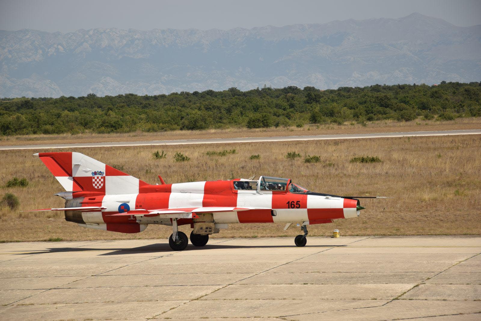 Pozdravni prelet MiG-ova iznad zadarskog kanala Pozdravni prelet MiG-ova iznad zadarskog kanala