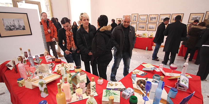 Predstavljanje projekta “Tradicionalnim znanjima i modernim vještinama do razvoja” Predstavljanje projekta “Tradicionalnim znanjima i modernim vještinama do razvoja”