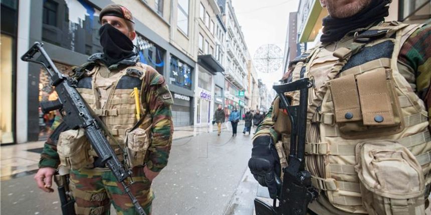 Specijalne postrjbe na ulicama Bruxellesa. Foto: HINA Specijalne postrjbe na ulicama Bruxellesa. Foto: HINA