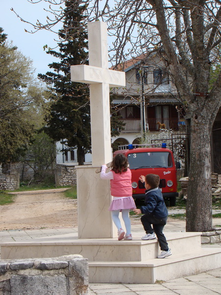 Humanitani uskrsni konvoj Zadar – Oklaj