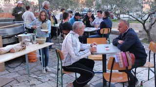 Udruga mladih Ploče i Dračevca uredila stari zog i počastila rižotom