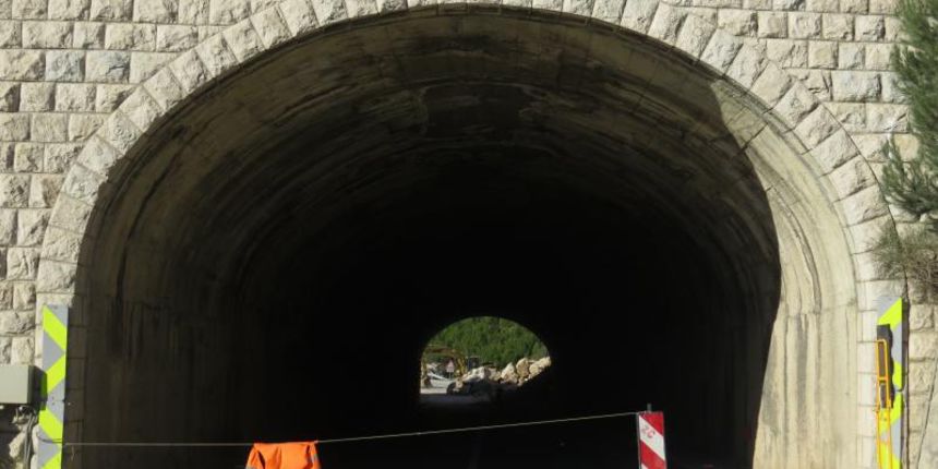 HAK: zbog jake bure na Jadranskoj magistrali zabranjen promet autobusima na kat, foto: pixell.hr