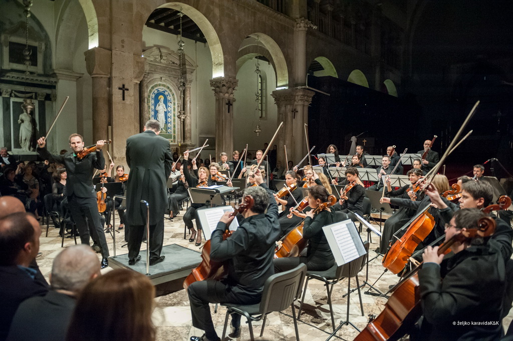 Stefan Milenković i Zadarski komorni orkestar u katedrali sv. Stošije