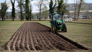 Jankolovica, Biograd, 150912. 
U Jankolovici kraj Biograda odrzan je drugi dan 59. Svjetskog prvenstva u oranju. Ovo natjecanje u oranju odrzava se od 1953. godine, a Hrvatska se ukljucila 2005. godine.
Na fotografiji: detalj s manifestacije. 
Foto: Jure