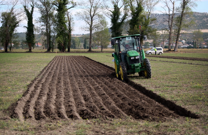 Jankolovica, Biograd, 150912. 
U Jankolovici kraj Biograda odrzan je drugi dan 59. Svjetskog prvenstva u oranju. Ovo natjecanje u oranju odrzava se od 1953. godine, a Hrvatska se ukljucila 2005. godine.
Na fotografiji: detalj s manifestacije. 
Foto: Jure