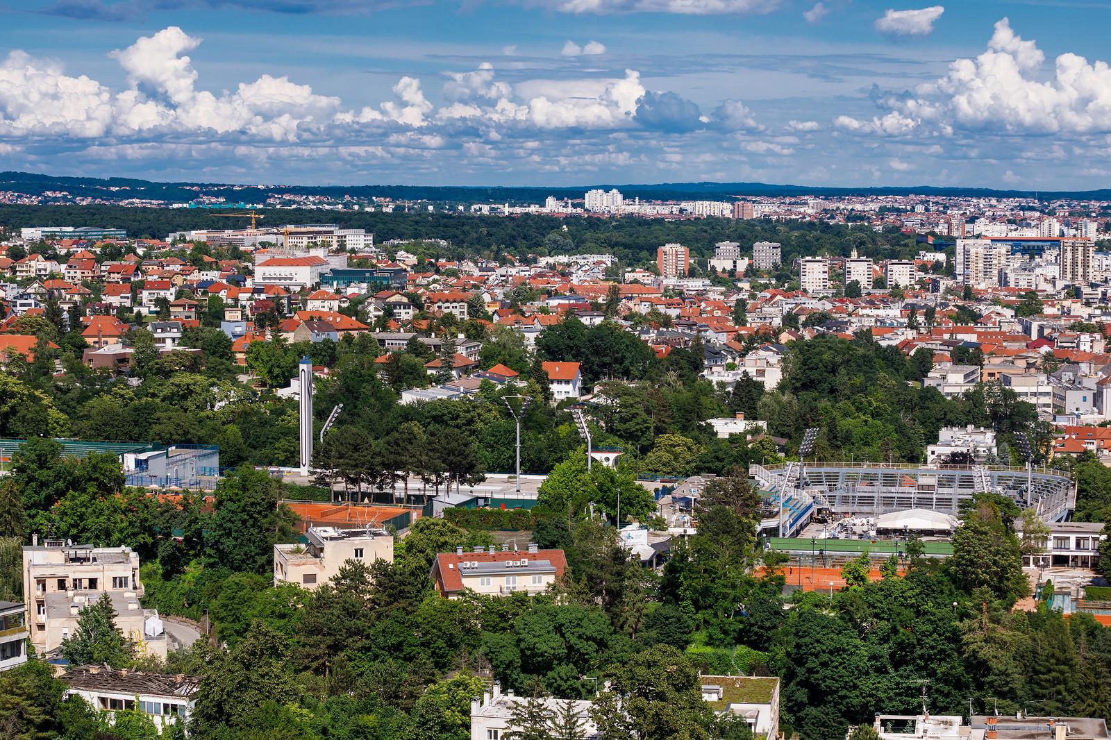Pogled sa Zagrebačke katedrale na centar grada – Zagreb